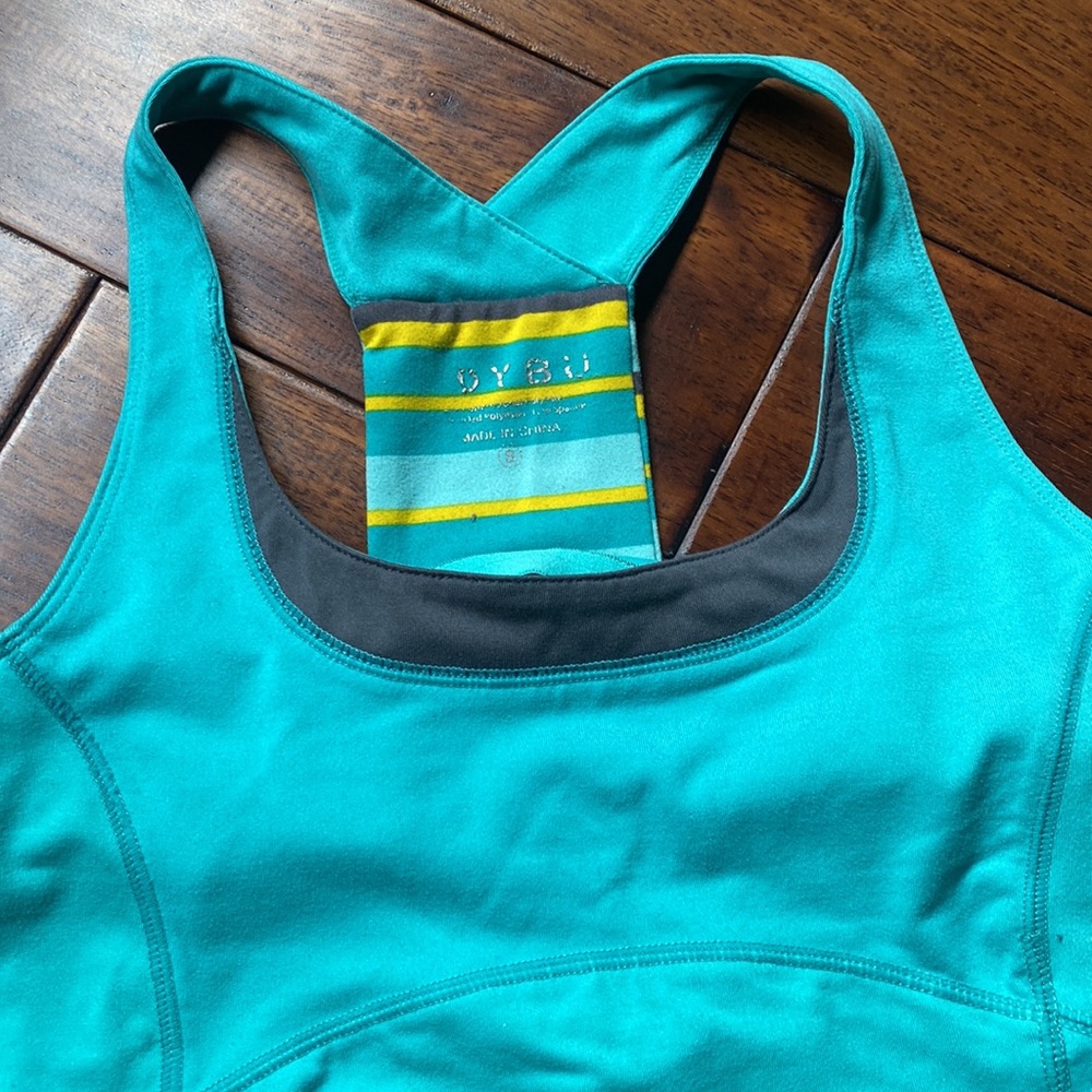 Beautiful top for exercising - Picture 2 of 5